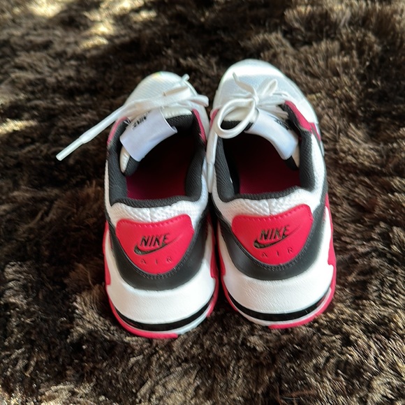 Nike - Picture 4 of 8